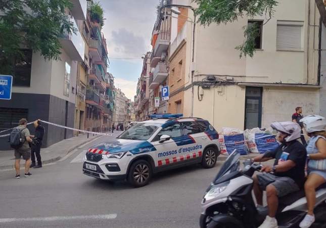 Dispositivo de los Mossos en la calle Almansa / Jordi Palmer