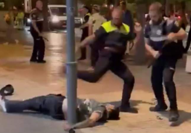 Agressió agent civic barcelona