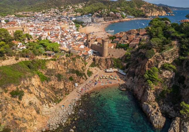 Cala es codolar tossa de mar