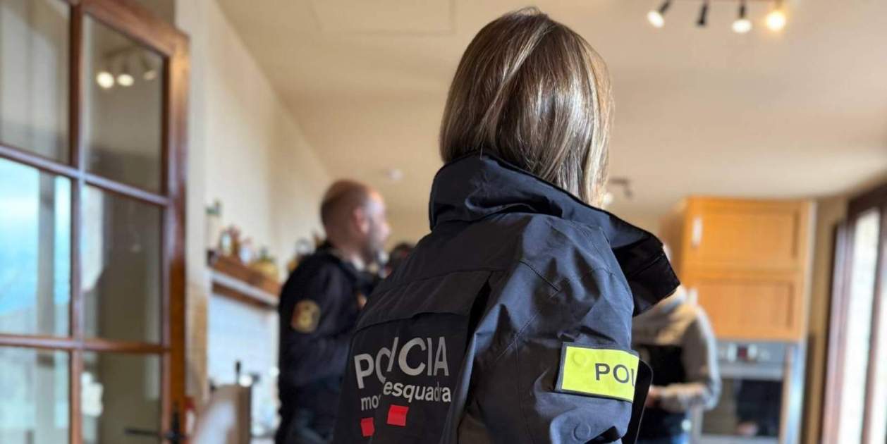 Un hombre se obsesiona con su expareja y se cuela en su casa de L'Escala tres veces en dos semanas