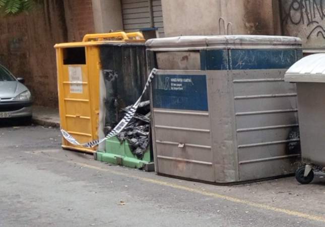 Un dels contenidors reduïts a cendres / Ajuntament de Figueres