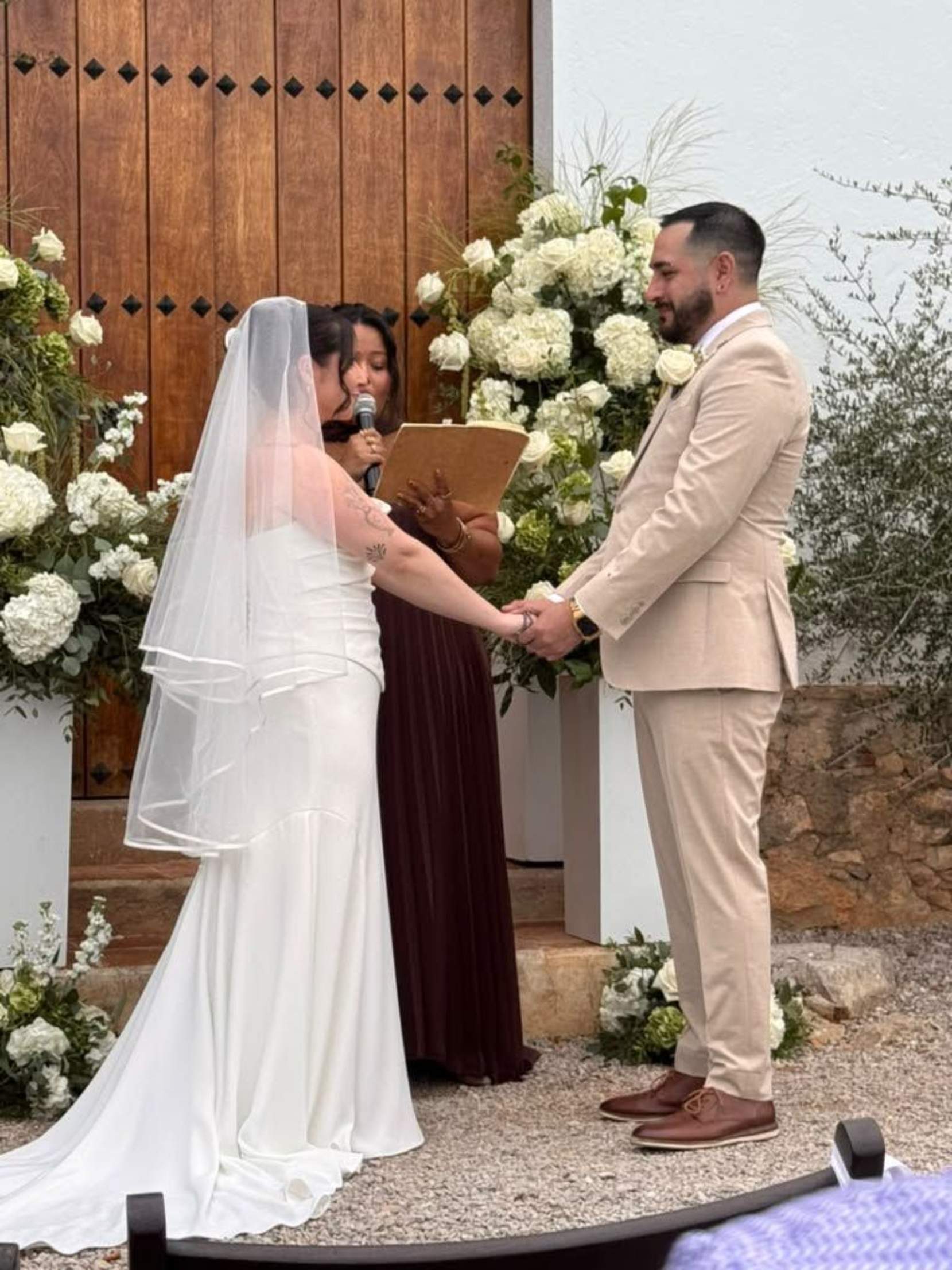 La Meghan i l'Emilio durant la boda / Cedida
