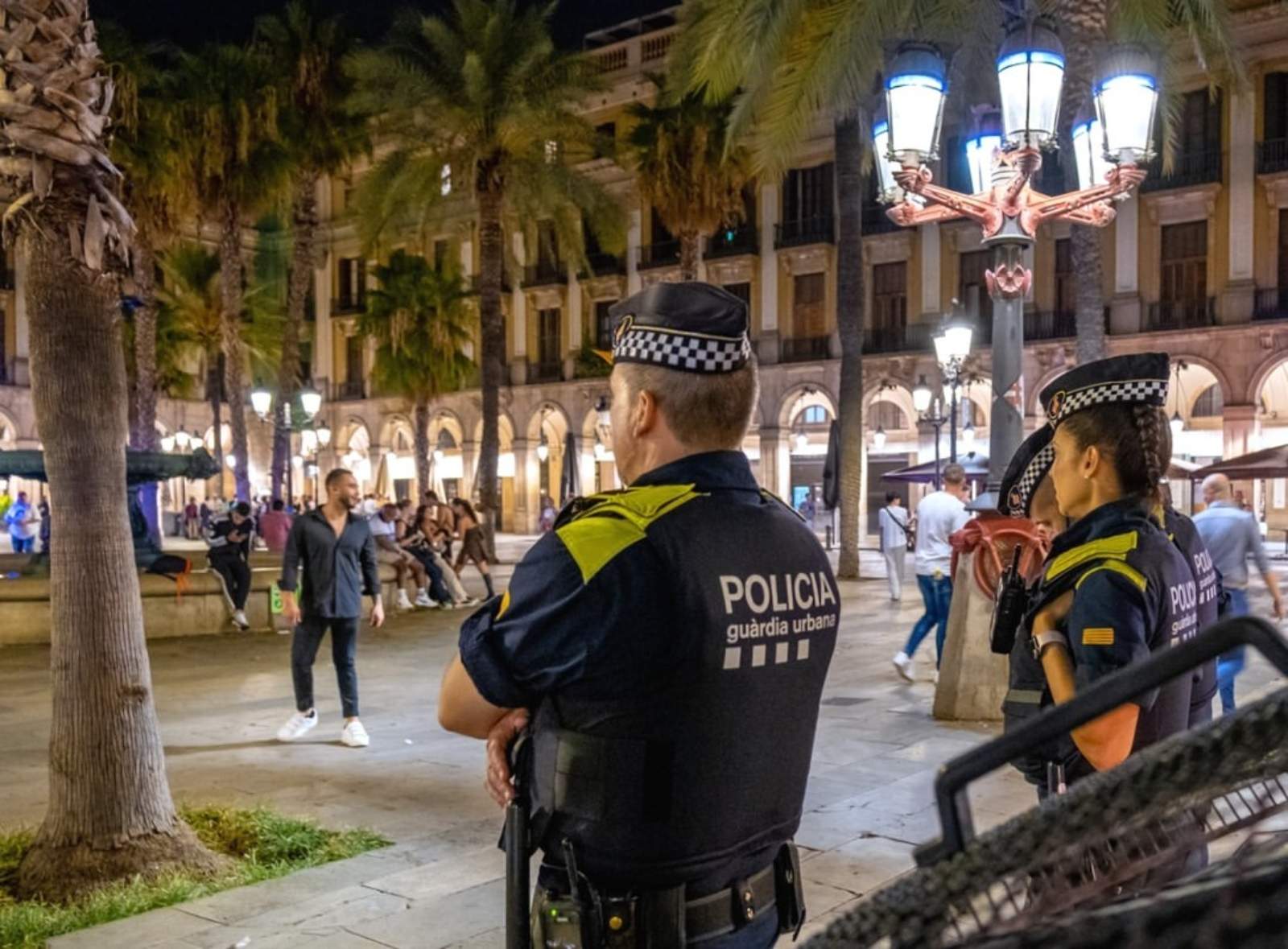 guàrdia urbana barcelona plaça reial