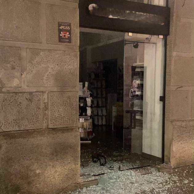 Porta calzedonia rebentada  Mossos d'Esqudra