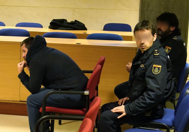 EuropaPress 2055610 José Enrique Abuín (davant dels agents de Policia Nacional) conegut com 'el xiclet' (assassí confés de Diana Quer) se senti a l'Audiència Provincial d'A Coruña per ser ju EuropaPress 2055610 José Enrique Abuín (davant dels agents de Policia Nacional) conegut com 'el xiclet' (assassí confés de Diana Quer) se senti a l'Audiència Provincial d'A Coruña per ser ju