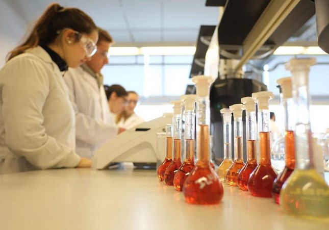 Explosión en un laboratorio químico de la Universidad Rovira i Virgili de Tarragona - El Caso