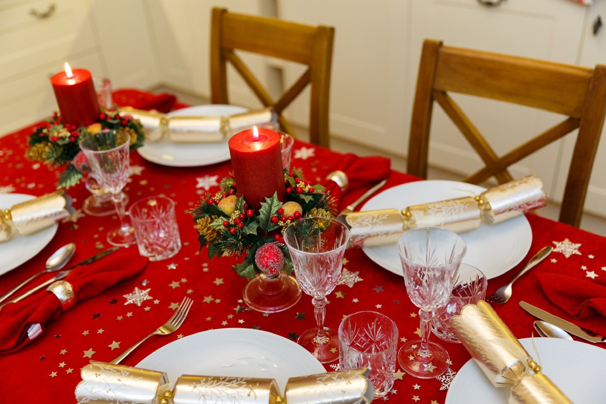 Mesa cena celebración Navidad / Pexels