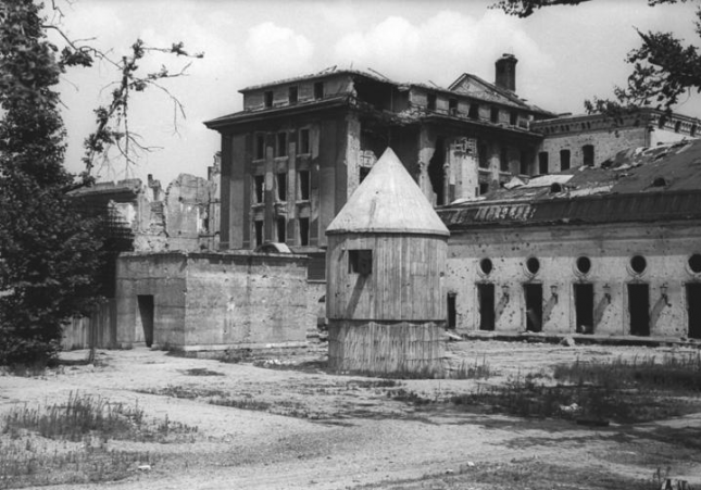 El Führerbunker (1945). Font Bundesarchiv El Führerbunker (1945). Font Bundesarchiv