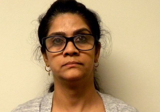 Mujer que fabricó el desinfectante en casa Mujer que fabricó el desinfectante en casa