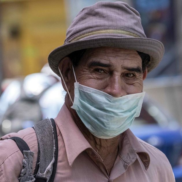 Es nega a dur mascareta i agredeix dos policies: 9 mesos de presó