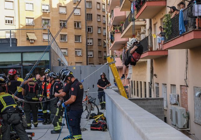 Accidente Joven Precipita Patio INterior Barcelona