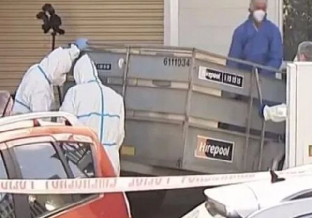 cuerpos encontrados maletas subasta nueva zelanda ninos anos muertos