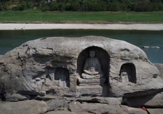 estatua budista 600 años antiguedad rio china